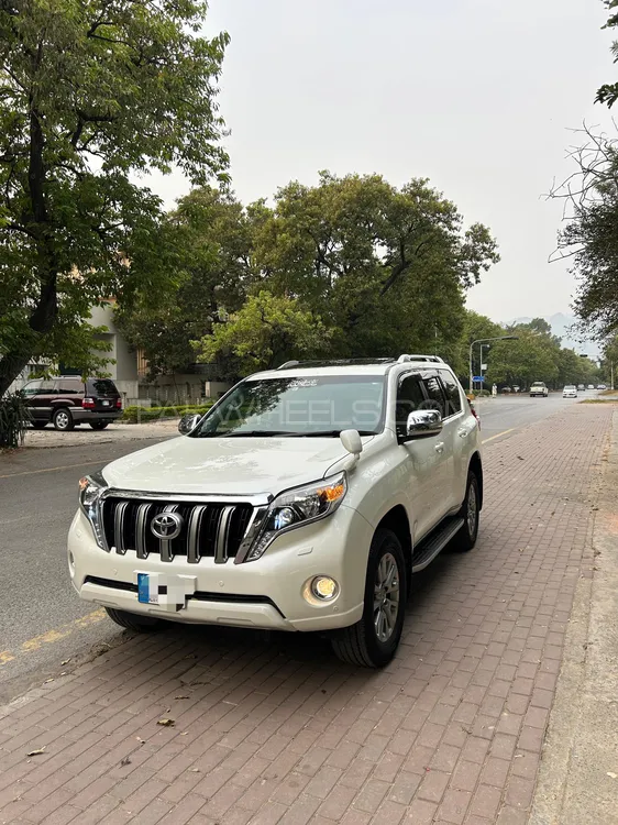 Toyota Prado 2017 for Sale in Islamabad Image-1
