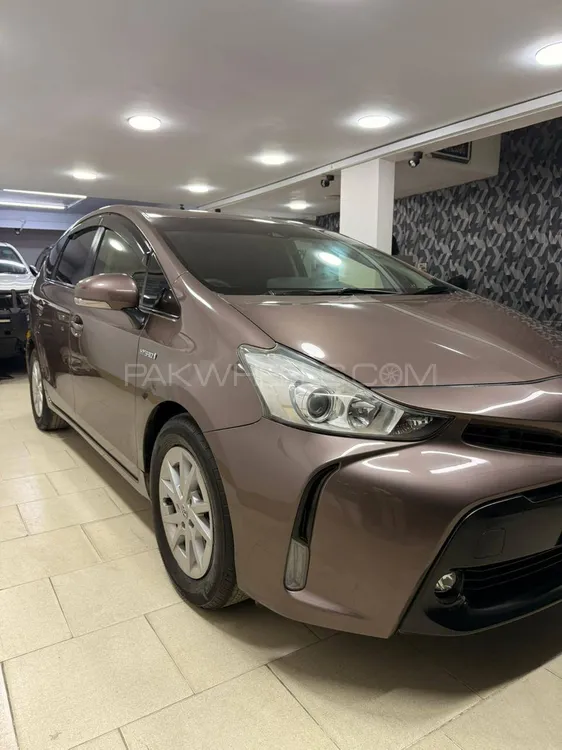 Toyota Prius Alpha 2018 for Sale in Karachi Image-1