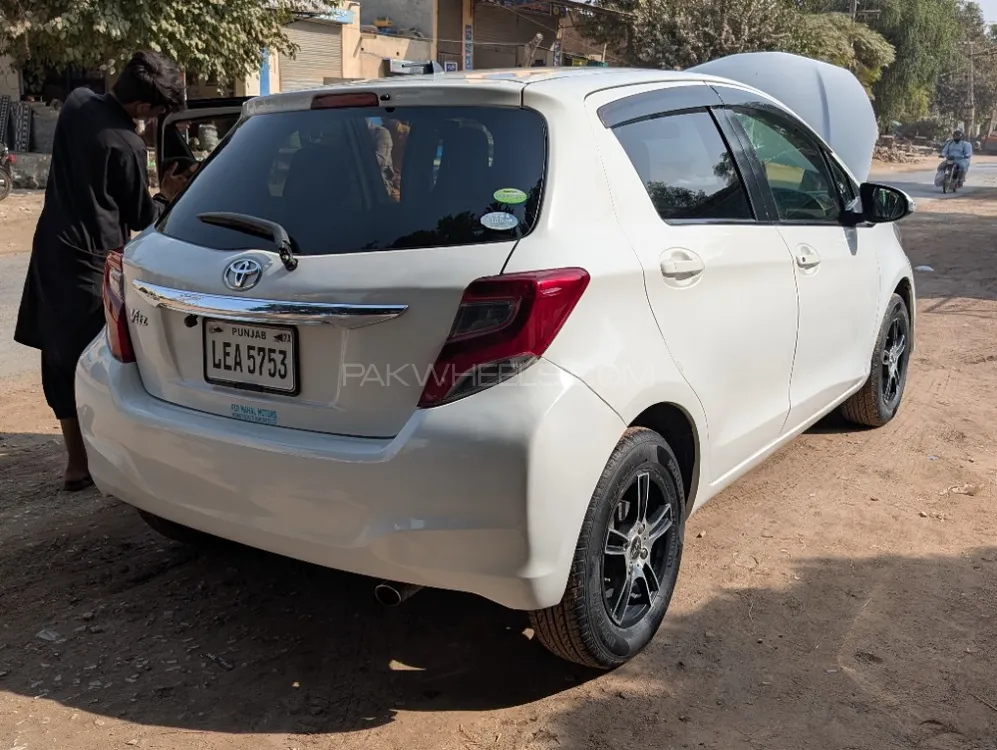 Toyota Vitz 2014 for Sale in Toba Tek Singh Image-1