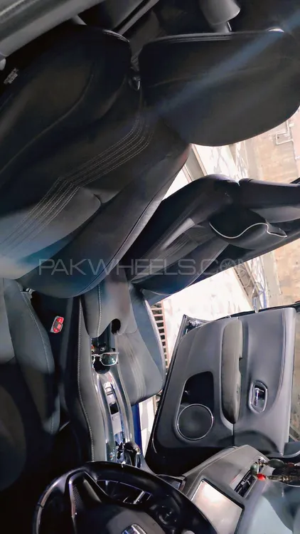 Honda Vezel 2018 for Sale in Peshawar Image-1