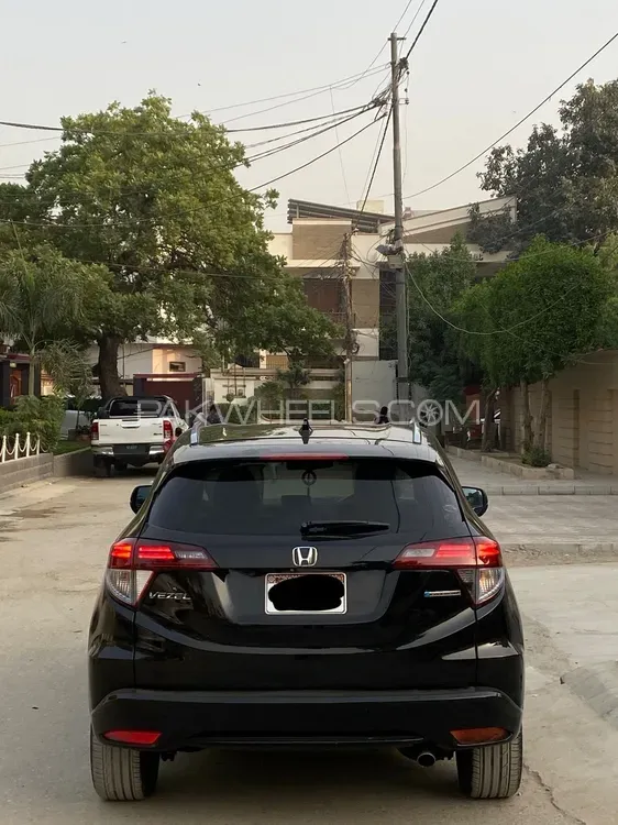 Honda Vezel 2015 for Sale in Karachi Image-1