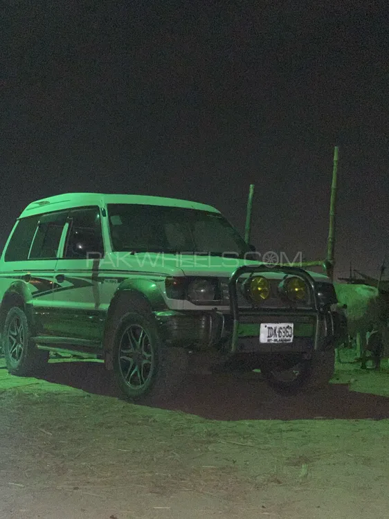 Mitsubishi Pajero 1997 for Sale in Karachi Image-1