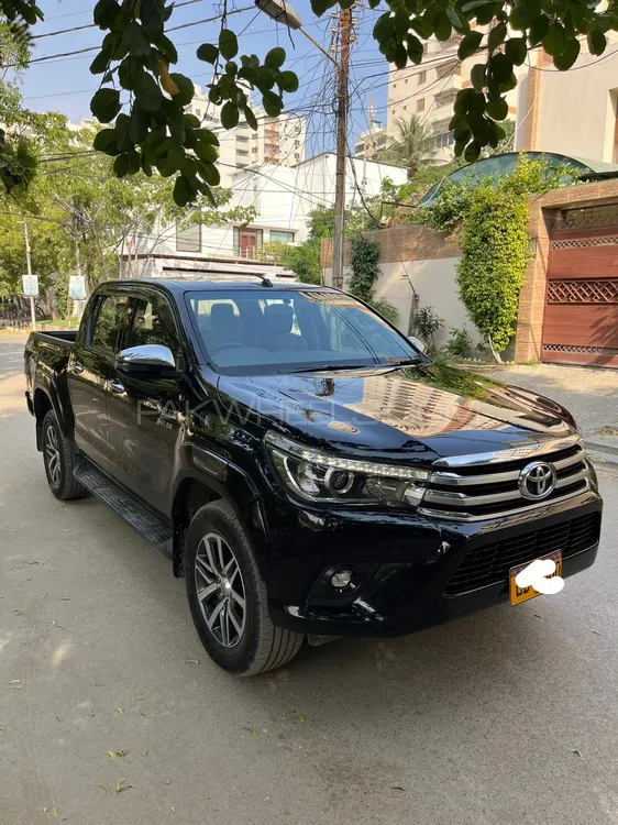 Toyota Hilux 2021 for Sale in Karachi Image-1