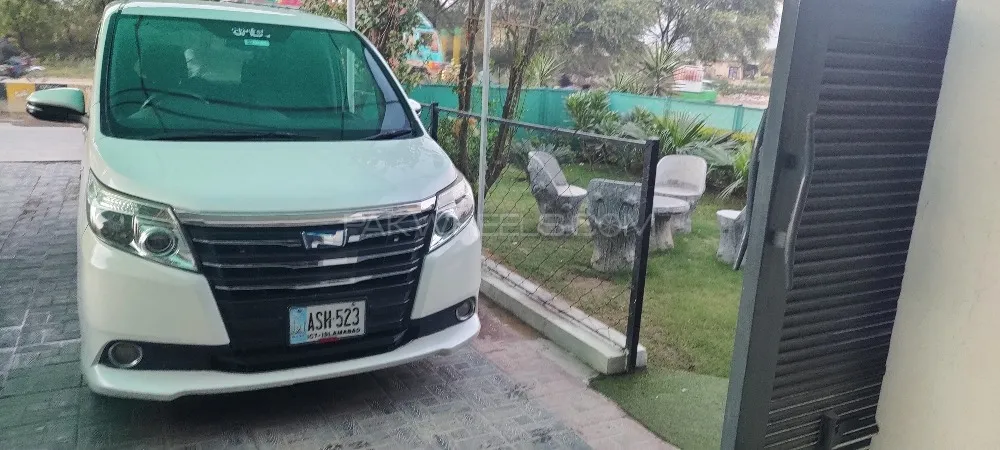 Toyota Noah 2014 for Sale in Islamabad Image-1