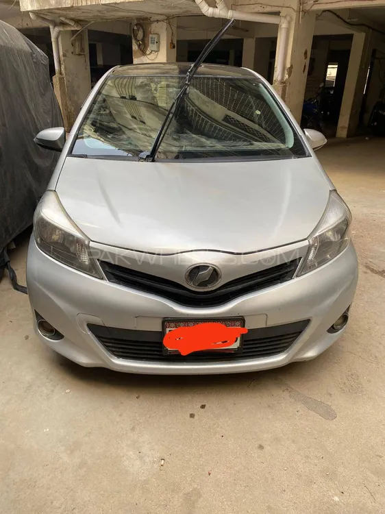 Toyota Vitz 2014 for Sale in Karachi Image-1