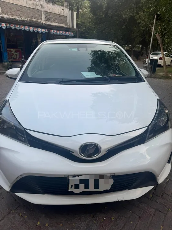 Toyota Vitz 2016 for Sale in Sialkot Image-1