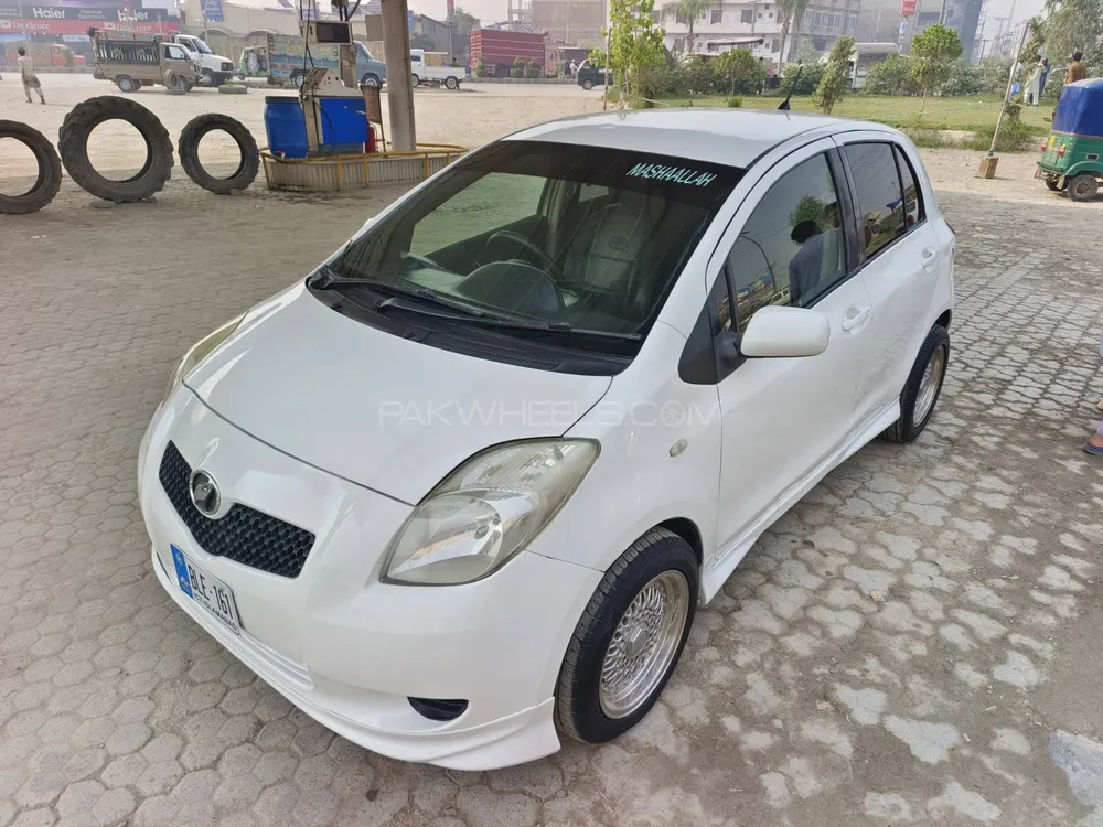 Toyota Vitz 2005 for Sale in Peshawar Image-1
