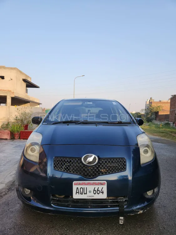Toyota Vitz 2005 for Sale in Lahore Image-1