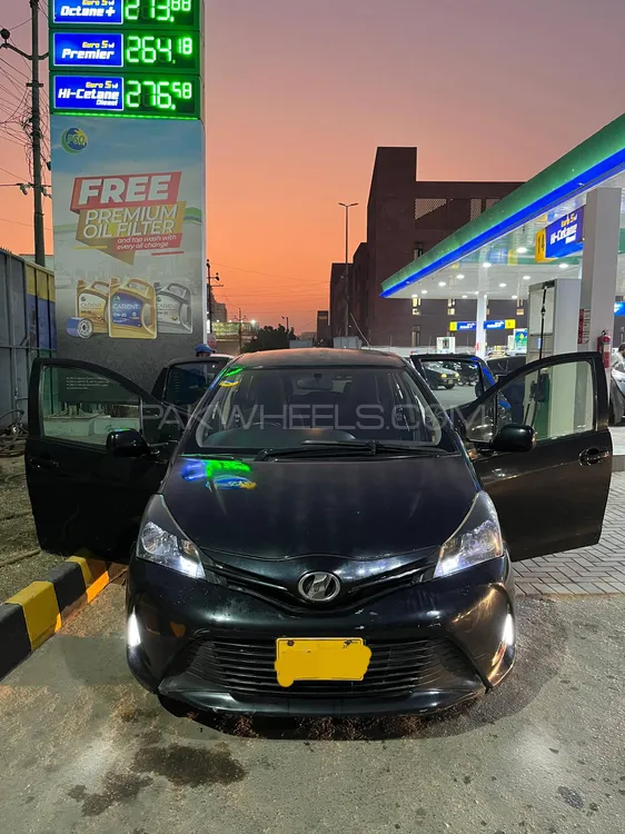 Toyota Vitz 2014 for Sale in Karachi Image-1