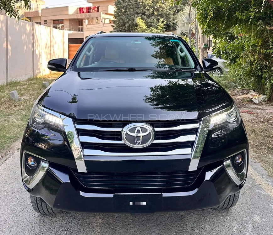 Toyota Fortuner 2017 for Sale in Lahore Image-1