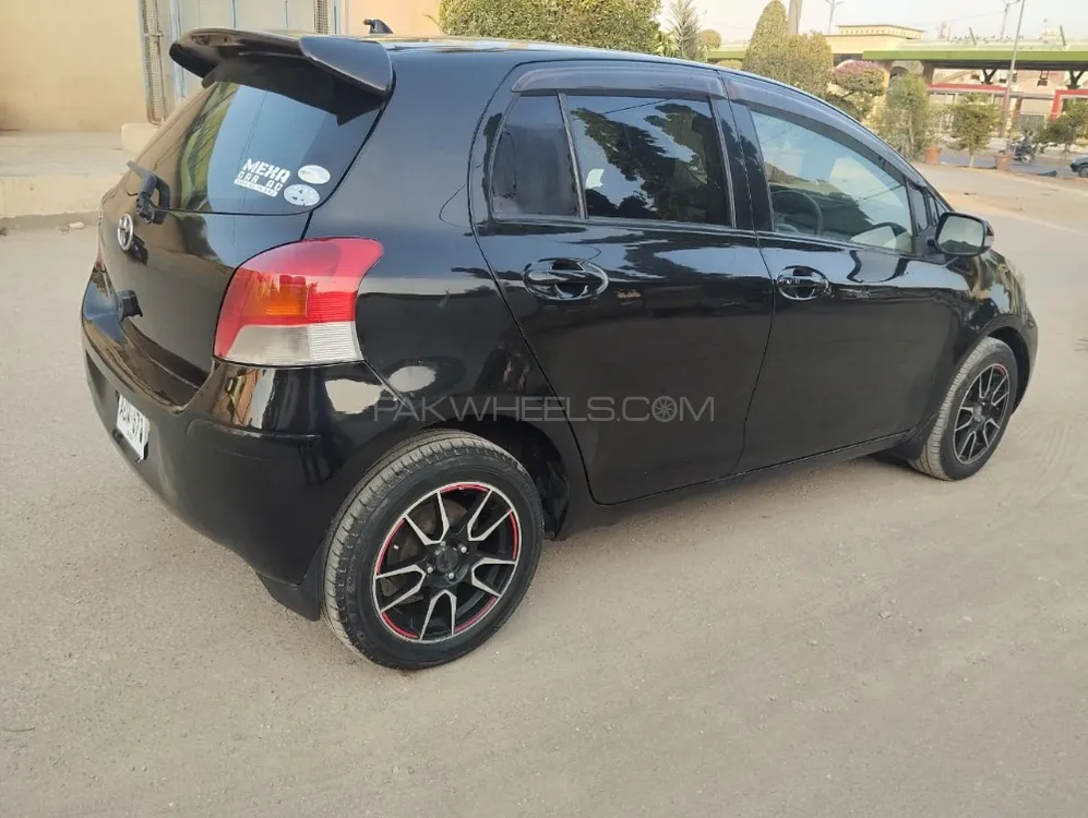 Toyota Vitz 2011 for Sale in Karachi Image-1
