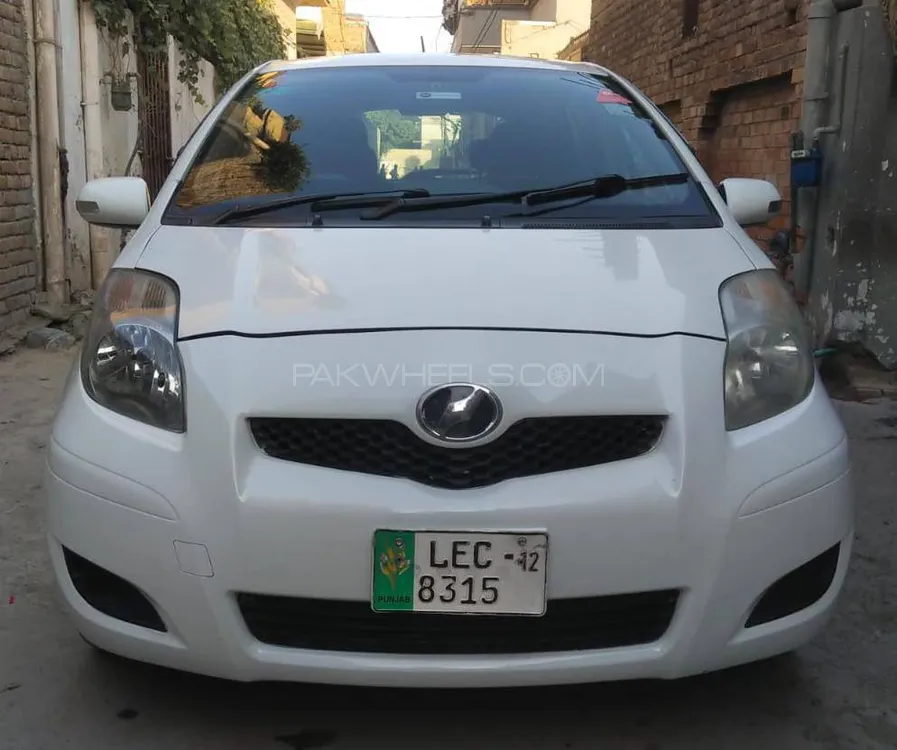 Toyota Vitz 2009 for Sale in Peshawar Image-1