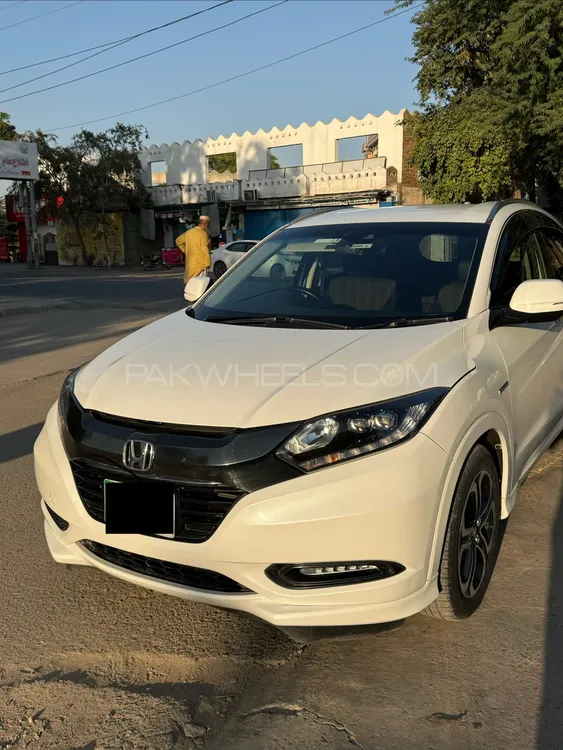 Honda Vezel 2017 for Sale in Sargodha Image-1