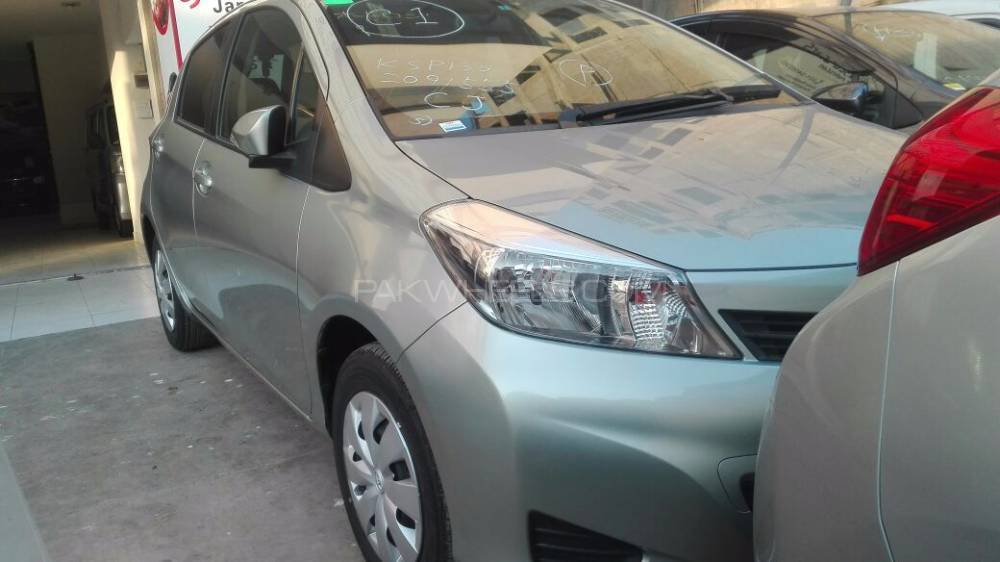 Toyota Vitz 2013 for Sale in Karachi Image-1
