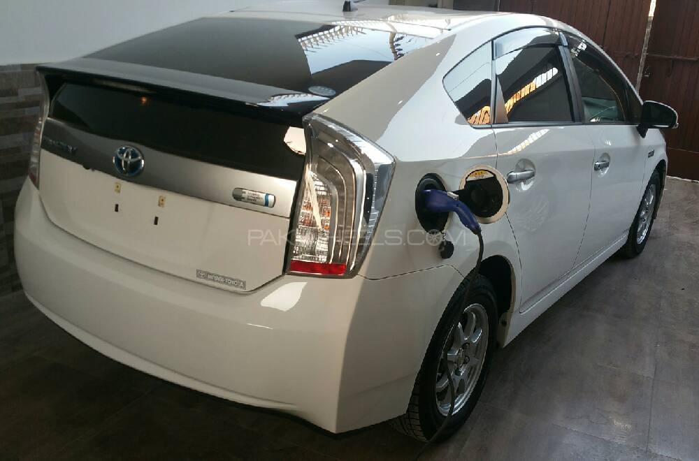 Toyota Prius 2013 for Sale in Karachi Image-1