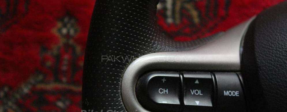 Honda Reborn fitcity Multimedia steering Image-1