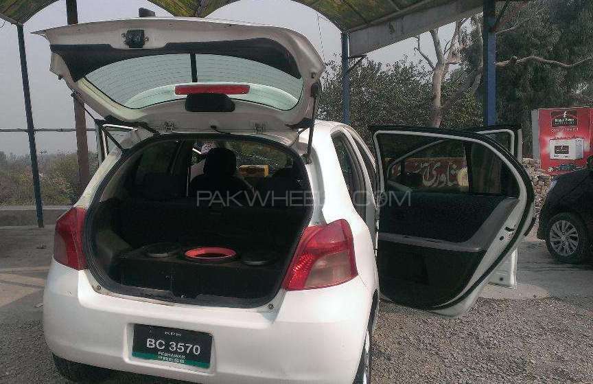 Toyota Vitz 2005 for Sale in Nowshera Image-1