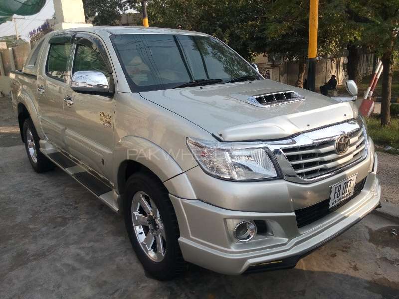 Toyota Hilux 2013 for Sale in Gujranwala Image-1
