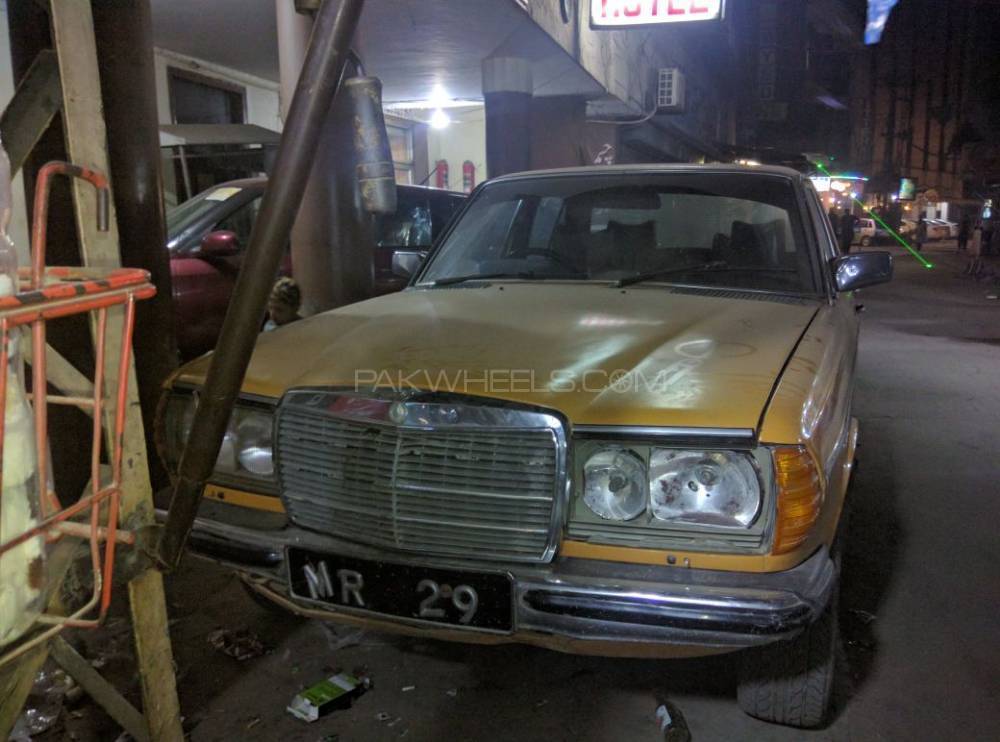 Mercedes Benz 240 Gd 1977 for Sale in Lahore Mercedes Benz 240 Gd 1977 for Sale in Lahore Image-5