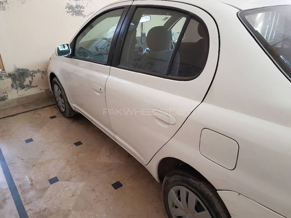 Toyota Platz 2002 for Sale in Wah cantt Image-1