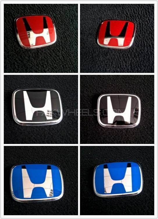 2016 Honda Civic Type R badge Image-1