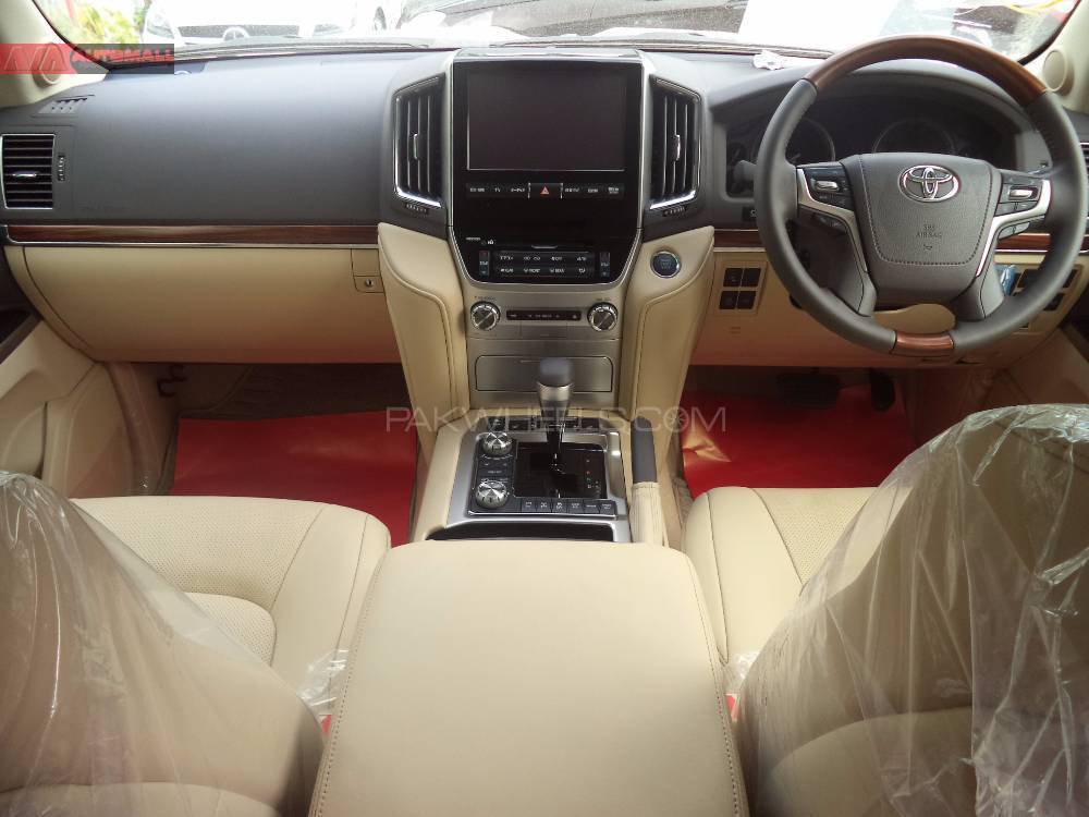 BRAND NEW TOYOTA LAND CRUISER ZX MODEL 2017
 

The car is parked at AUTOMALL near LAL QILA opposite AWAMI MARKAZ at shahrah-e-Faisal road karachi. 

Call/SMS in office hours only, if we don't respond just drop us a message. 

OUR OTHER STOCK IS FULLY UPDATED ON FACEBOOK AS WELL.Just write automallpk in your search option.

Thank you 
AUTOMALL.
