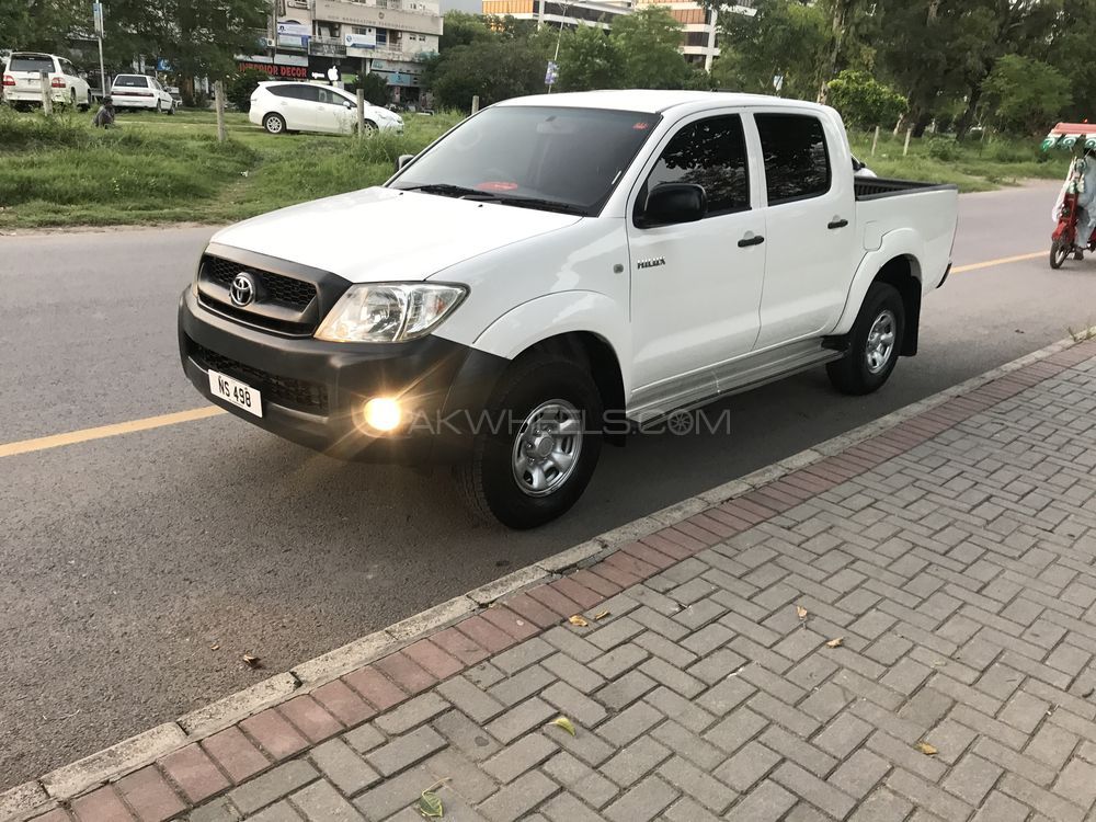 Toyota Hilux 2008 for Sale in Islamabad Image-1