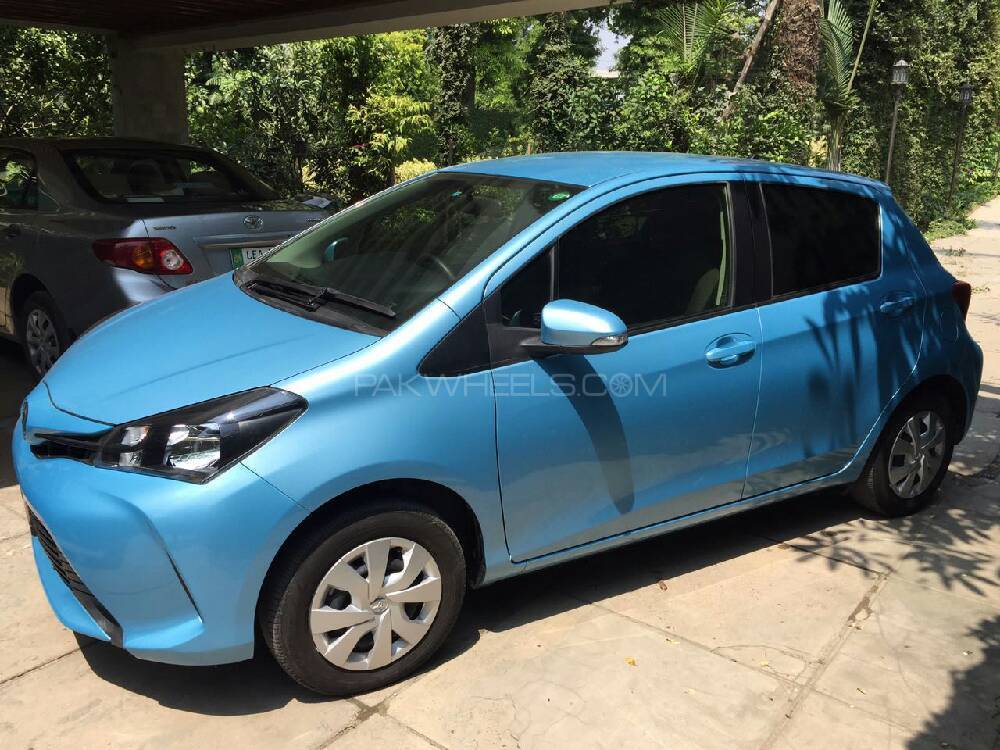 Toyota Vitz 2015 for Sale in Lahore Image-1