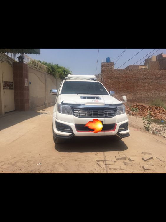 Toyota Hilux 2016 for Sale in Sadiqabad Image-1