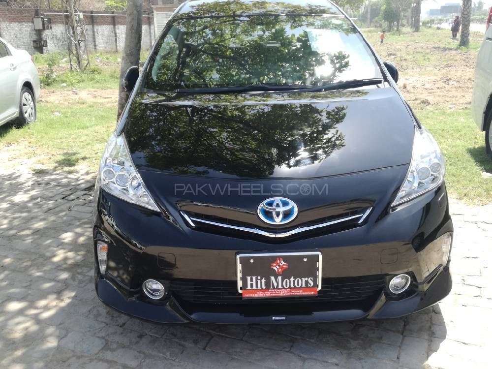 Toyota Prius Alpha 2014 for Sale in Gujranwala Image-1