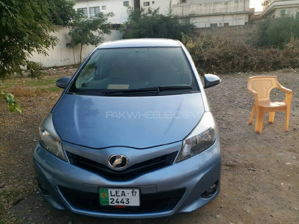 Toyota Vitz 2013 for Sale in Peshawar Image-1