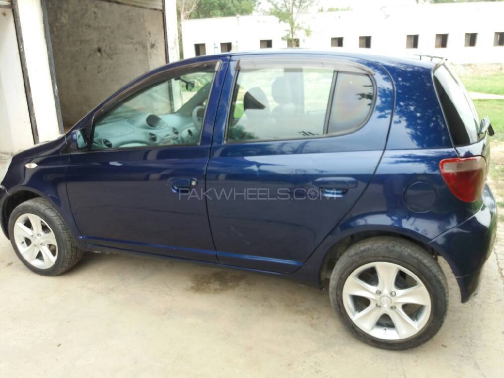 Toyota Vitz 2000 for Sale in Kohat Image-1