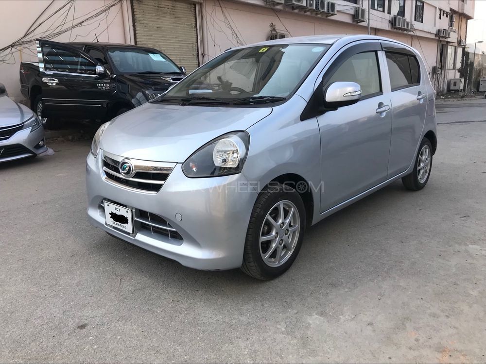 Daihatsu mira 2012