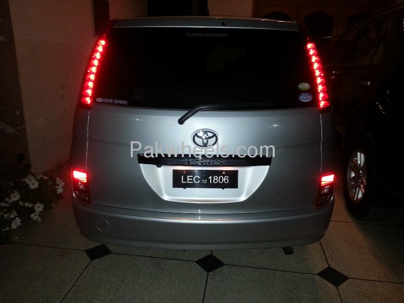 Toyota ISIS 2007 for Sale in Lahore Image-1