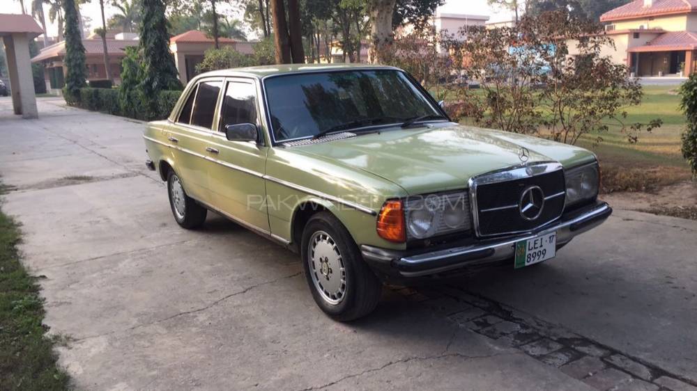 Mercedes Benz 200 D 1977 for Sale in Lahore Image-1