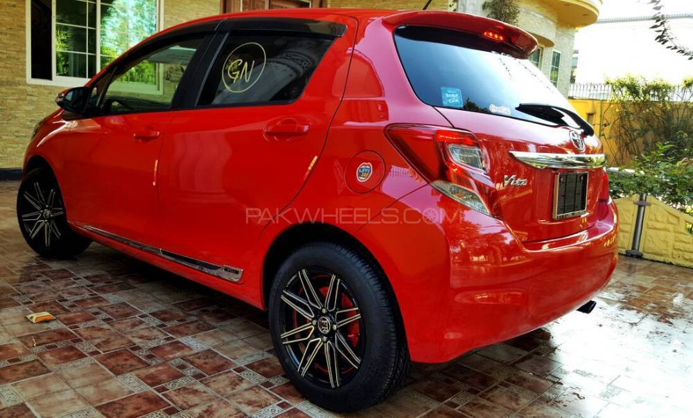 Toyota Vitz 2014 for Sale in Sialkot Image-1