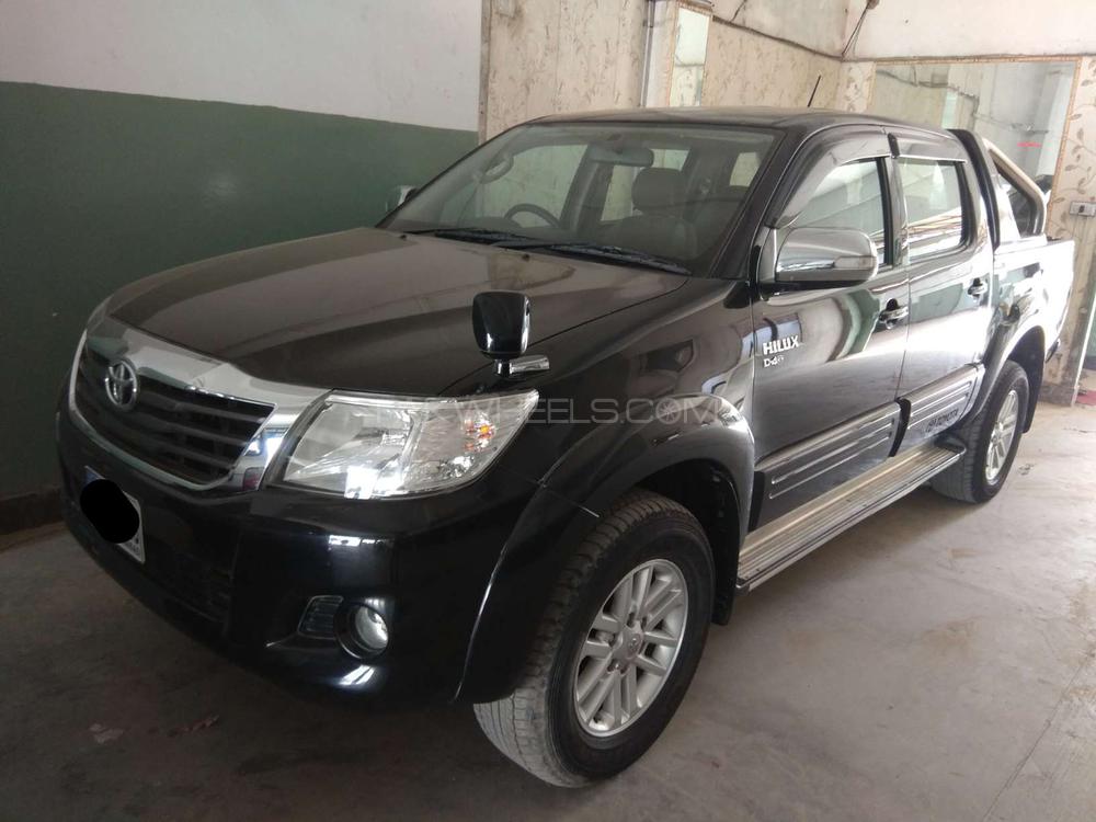 Toyota Hilux 2015 for Sale in Gujranwala Image-1