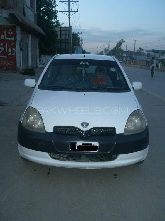 Toyota Vitz 2000 for Sale in Mardan Image-1