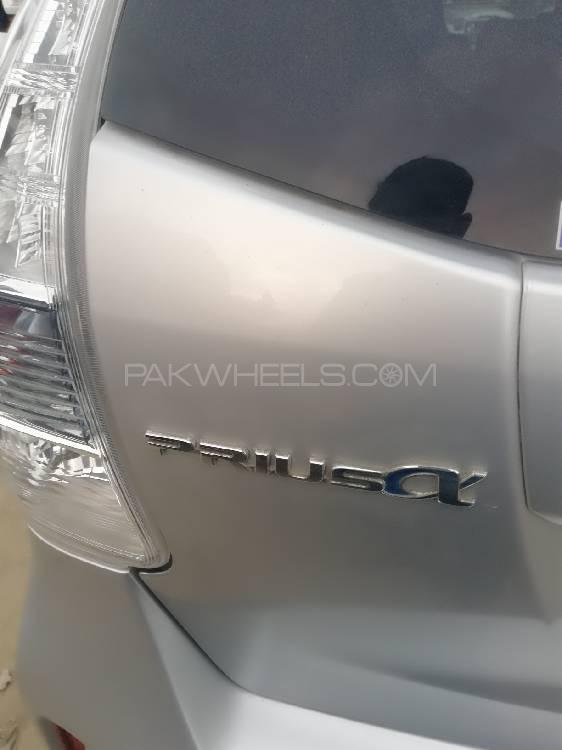 Toyota Prius Alpha 2012 for Sale in Karachi Image-1