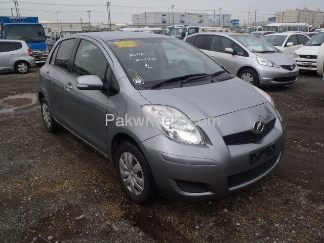 Toyota Vitz 2010 for Sale in Karachi Image-1