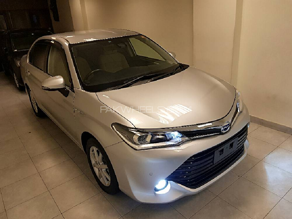 Toyota Axio Hybrid. Toyota Axio 2015. Тойота Королла Аксио 2015. Королла Аксио 2021.