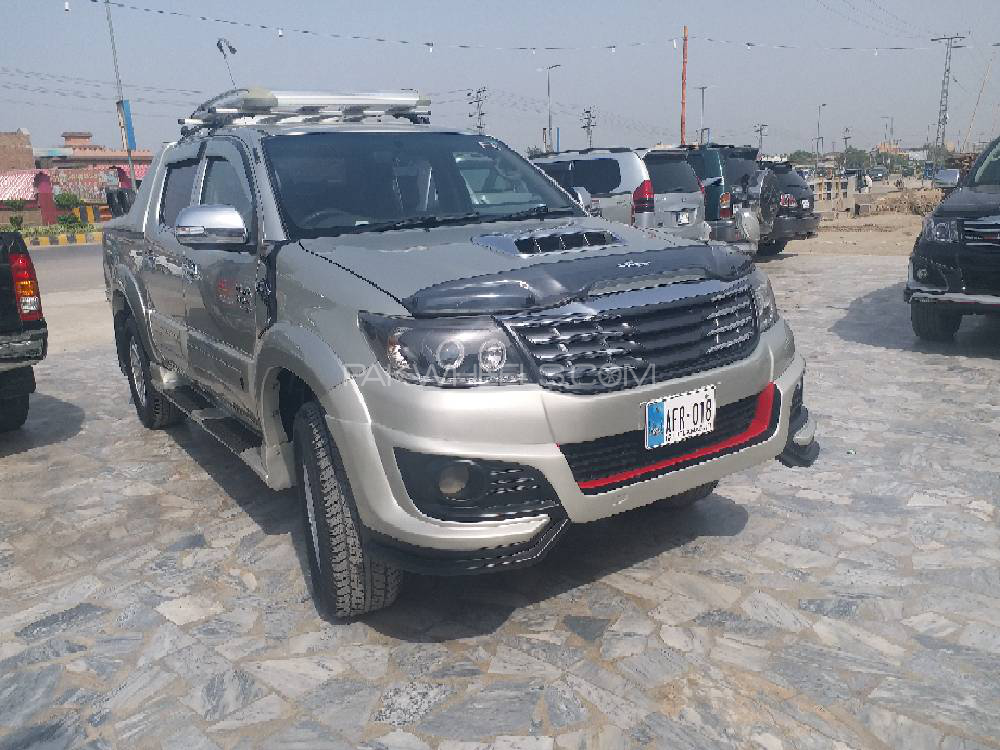 Toyota Hilux 2012 for Sale in Peshawar Image-1