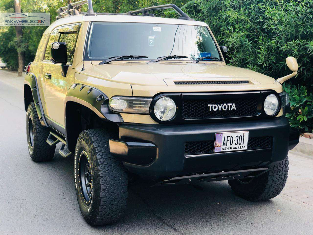 Toyota Fj Cruiser 2011 for Sale in Lahore Toyota Fj Cruiser 2011 for Sale in Lahore Image-2