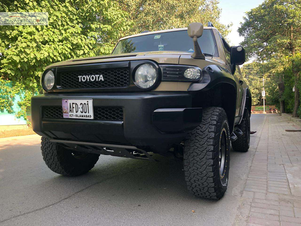 Toyota Fj Cruiser 2011 for Sale in Lahore Toyota Fj Cruiser 2011 for Sale in Lahore Image-24