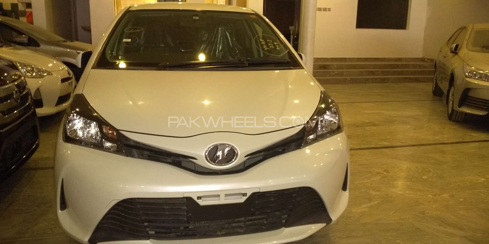 Toyota Vitz 2015 for Sale in Hyderabad Image-1