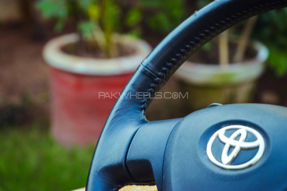 Toyota Ractis Leather Steering Wheel Toyota Ractis Leather Steering Wheel Image-2