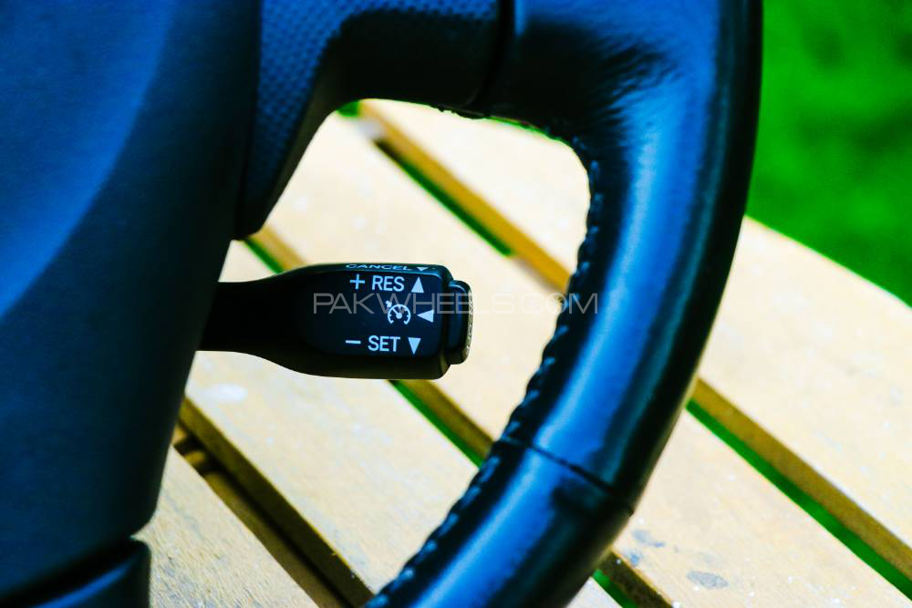 Toyota Ractis Leather Steering Wheel Toyota Ractis Leather Steering Wheel Image-7