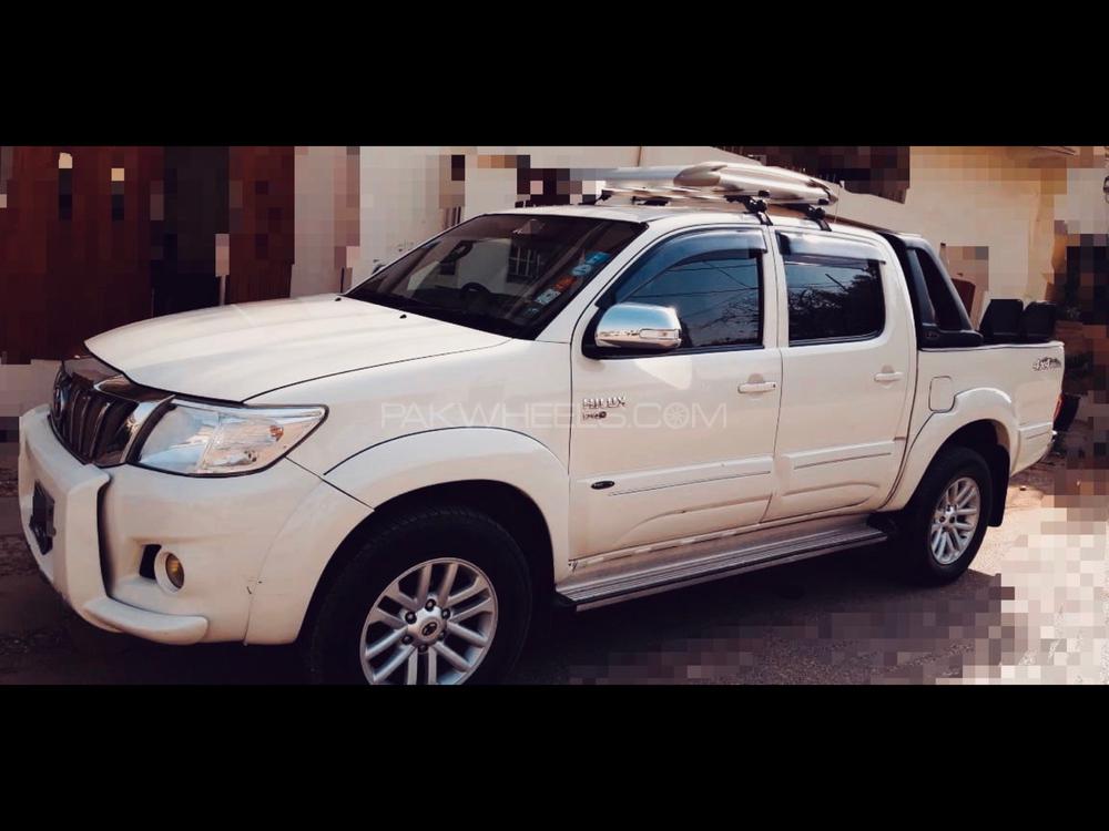Toyota Hilux 2013 for Sale in Karachi Toyota Hilux 2013 for Sale in Karachi Image-2
