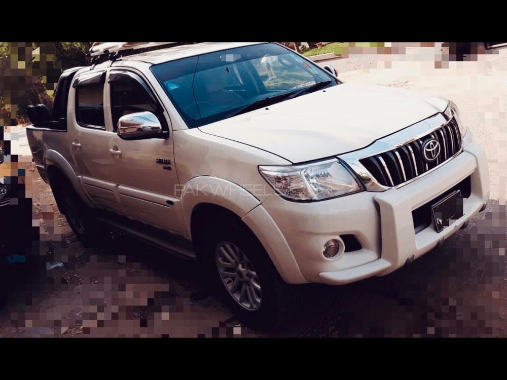 Toyota Hilux 2013 for Sale in Karachi Toyota Hilux 2013 for Sale in Karachi Image-3