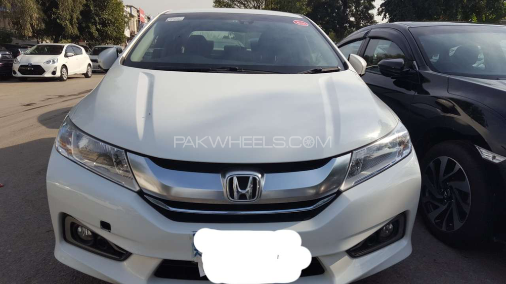 Honda Grace Hybrid 2015 for Sale in Islamabad Image-1